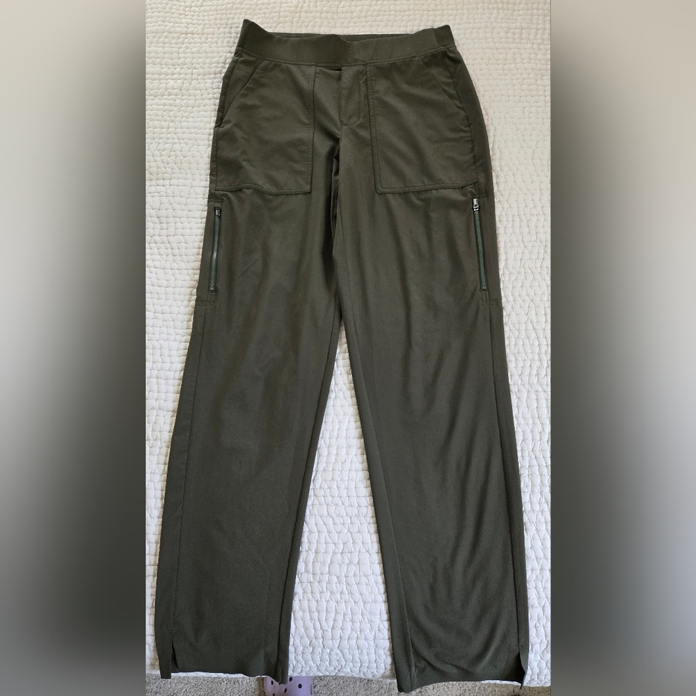 EUC Athleta Brooklyn Mid Rise Ankle Utility Pant - Color Aspen Olive - Size 6T